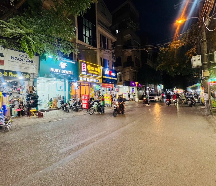 BÁN NHÀ MẶT PHỐ GẦN HỌC VIỆN TÀI CHÍNH - VỈA HÈ RỘNG – KINH DOANH SẦM UẤT